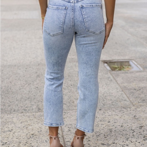 Grace & Lace size 4 Premium high waisted, distressed light wash Mom jeans - Picture 11 of 11